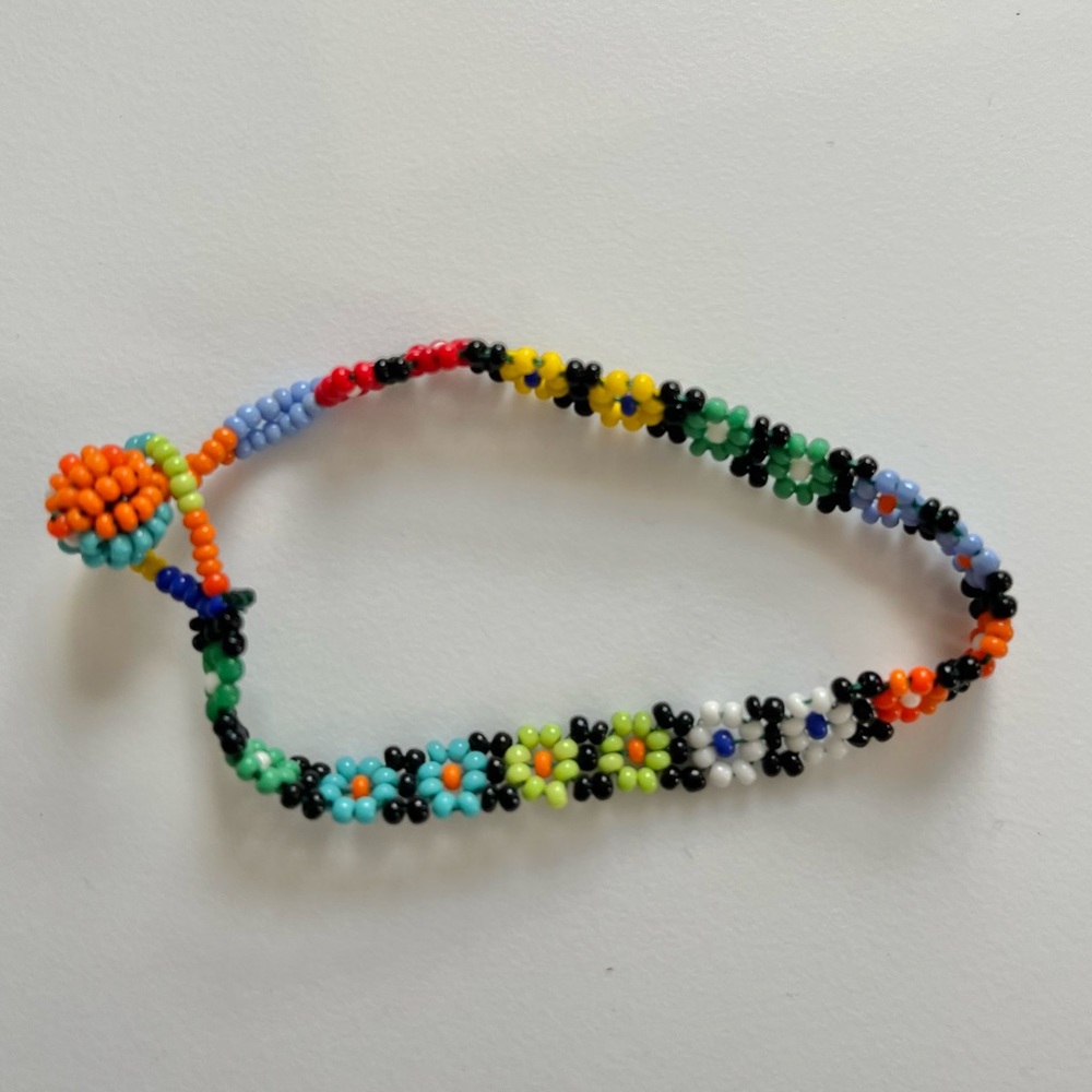 2/$20 Vintage Women’s Seed Bead Flower Bracelet